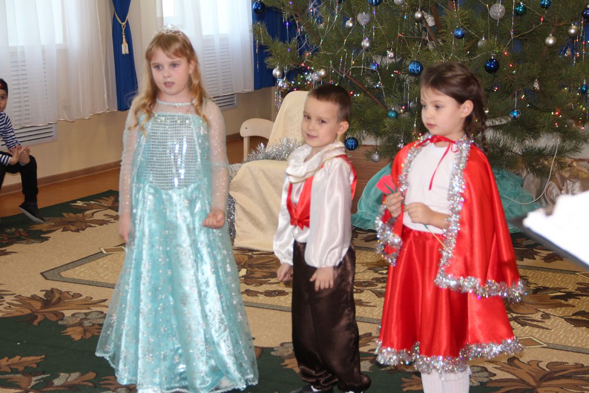 Новогодний утренник в "Родничке"