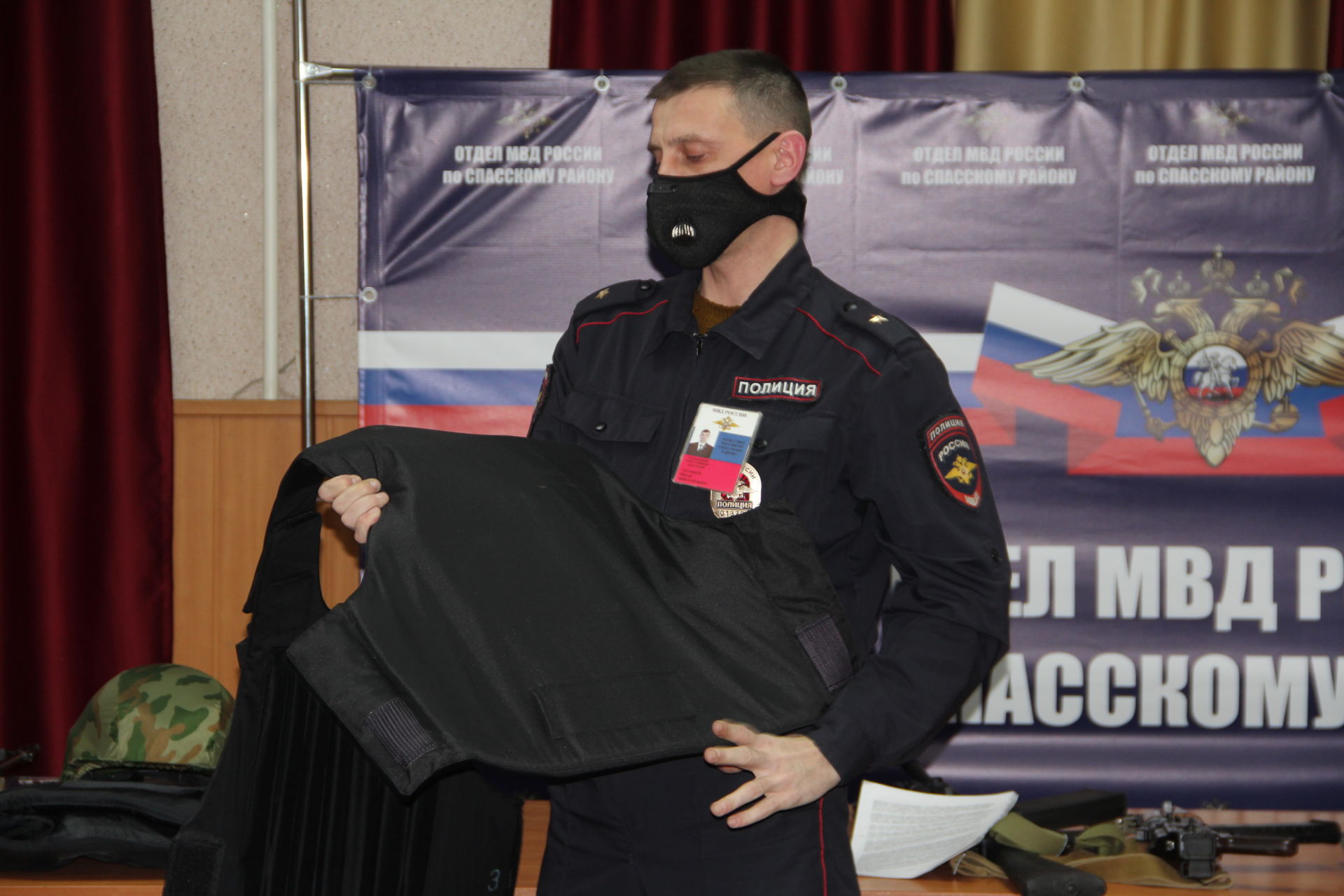 "Студенческий десант" побывал на экскурсии в полиции