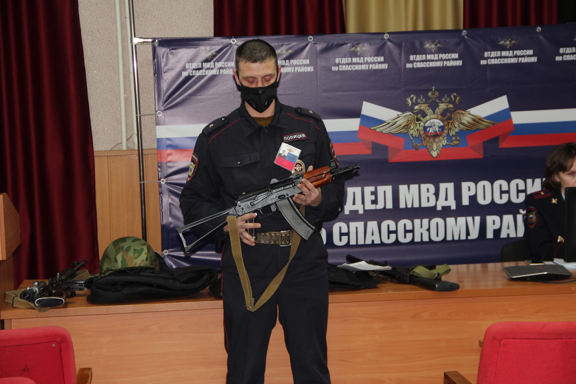 "Студенческий десант" побывал на экскурсии в полиции