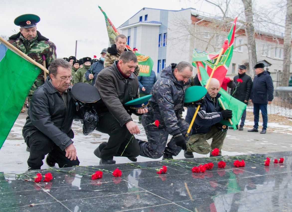 В Болгаре прошёл митинг ко Дню Героев Отечества 