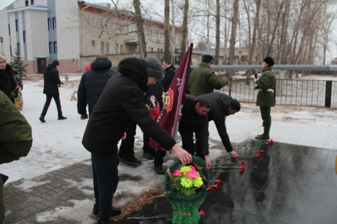 В Болгаре прошёл митинг ко Дню Героев Отечества 