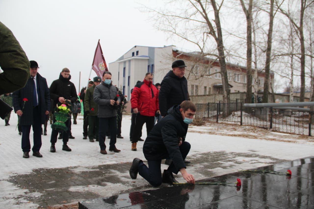 В Болгаре прошёл митинг ко Дню Героев Отечества 