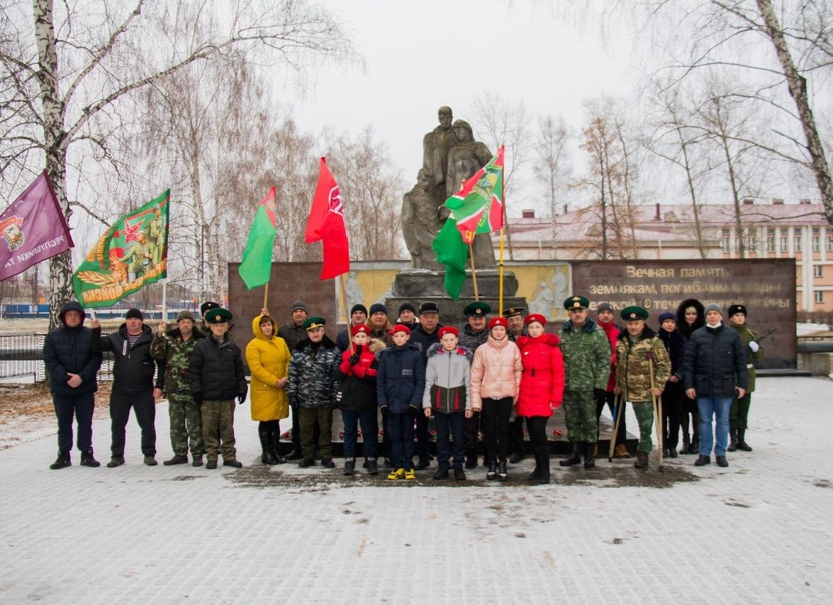 В Болгаре прошёл митинг ко Дню Героев Отечества 