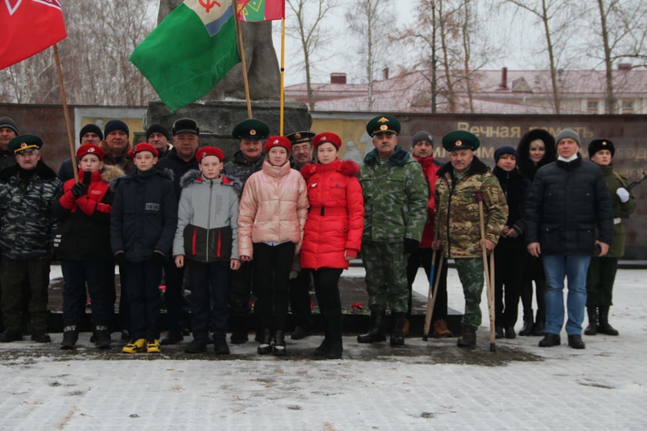 В Болгаре прошёл митинг ко Дню Героев Отечества 