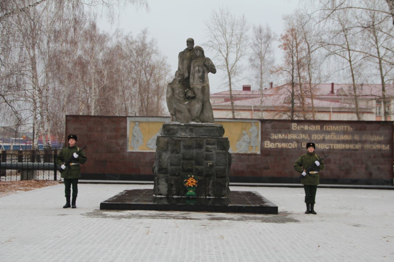 В Болгаре прошёл митинг ко Дню Героев Отечества 