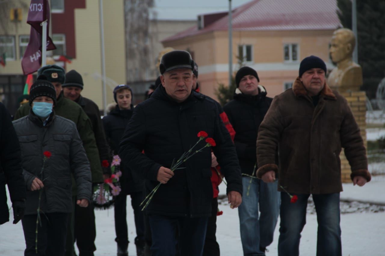 В Болгаре прошёл митинг ко Дню Героев Отечества 