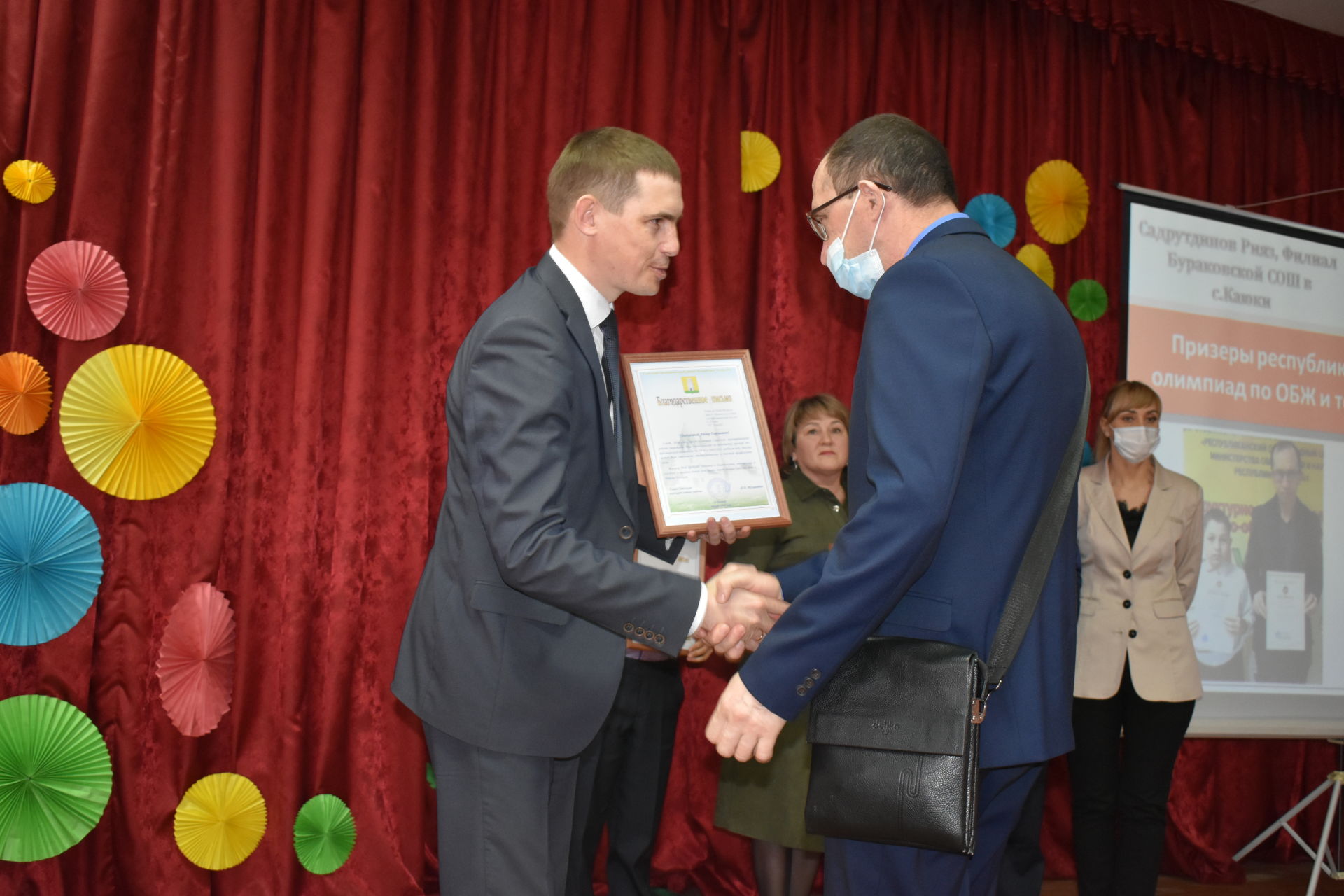 В Болгарской школе №2 наградили победителей школьных олимпиад