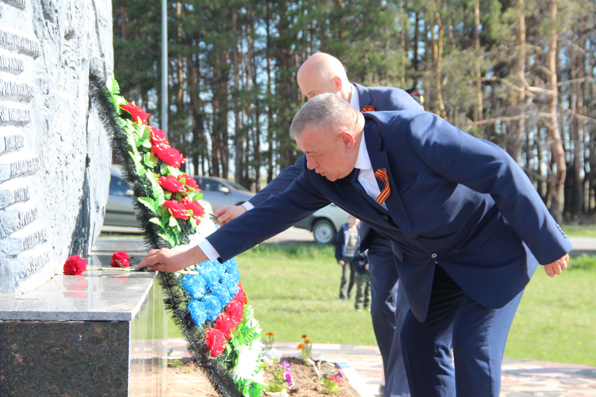 В Болгаре возложили цветы к памятнику Казанскому обводу