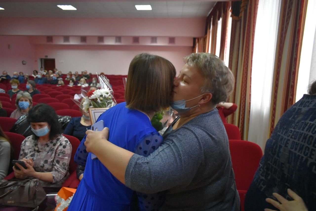 В Болгаре наградили лучших учителей и воспитателей