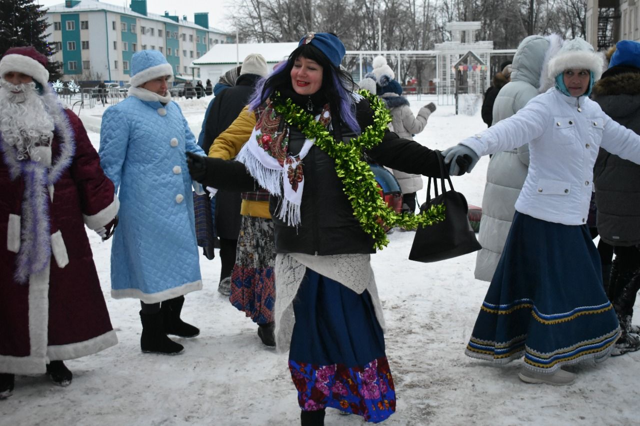 В Болгаре прошёл Новогодний парад и открылась Центральная ёлка