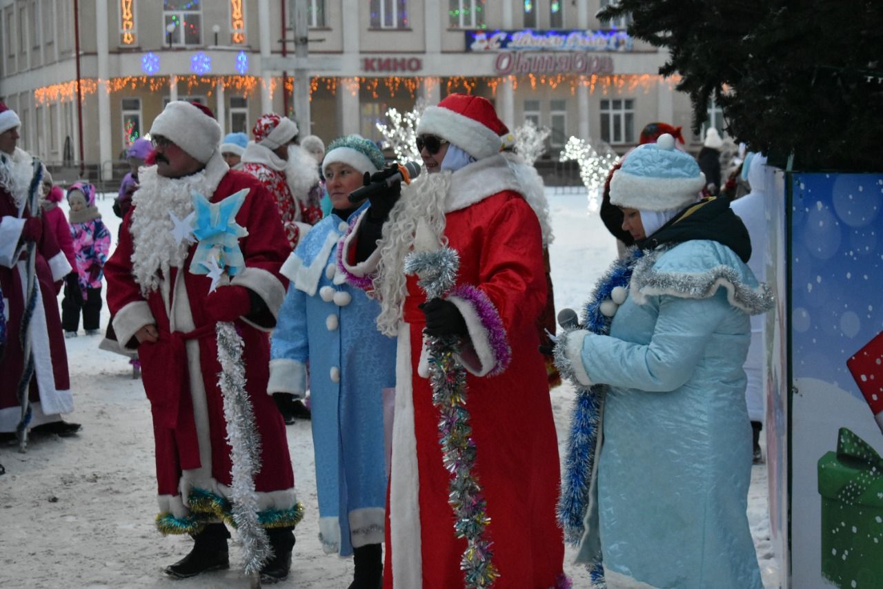 В Болгаре прошёл Новогодний парад и открылась Центральная ёлка