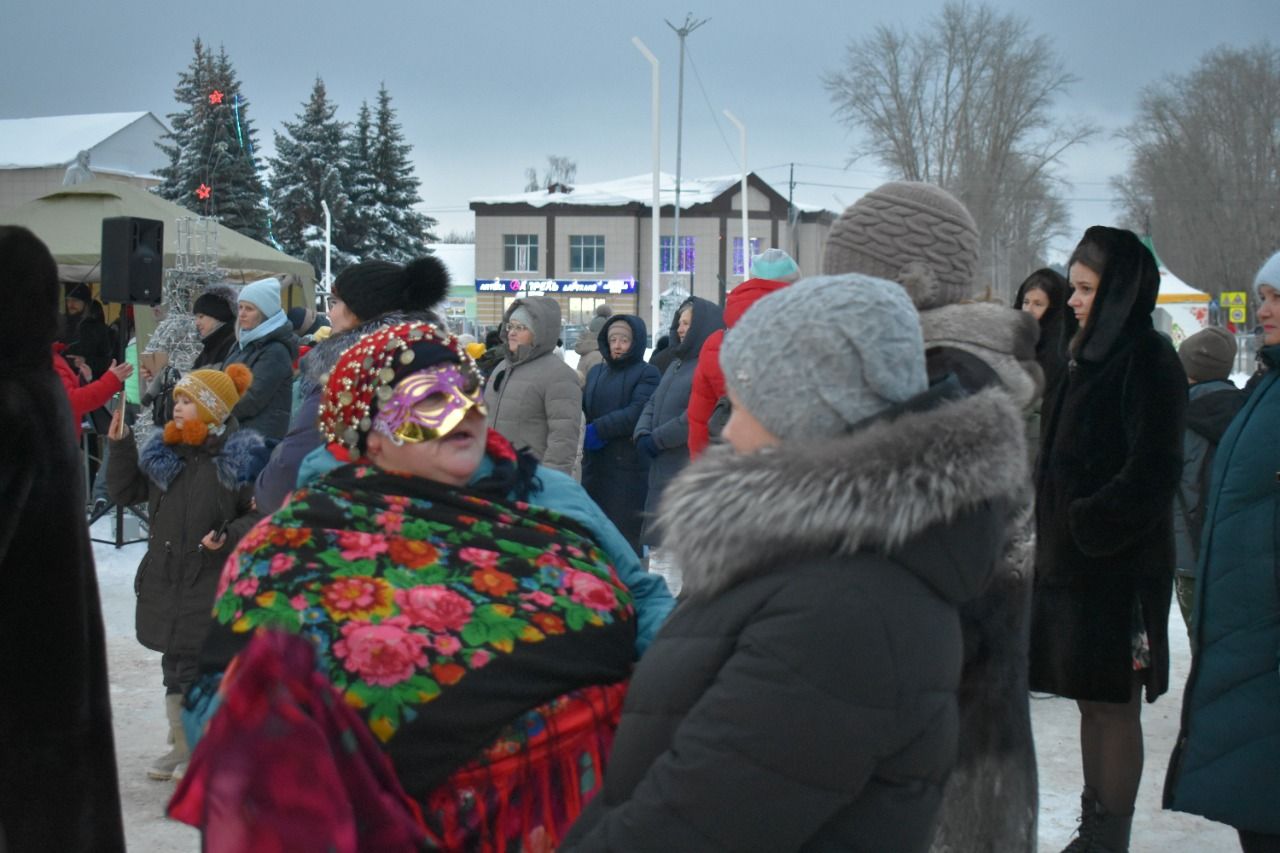 В Болгаре прошёл Новогодний парад и открылась Центральная ёлка