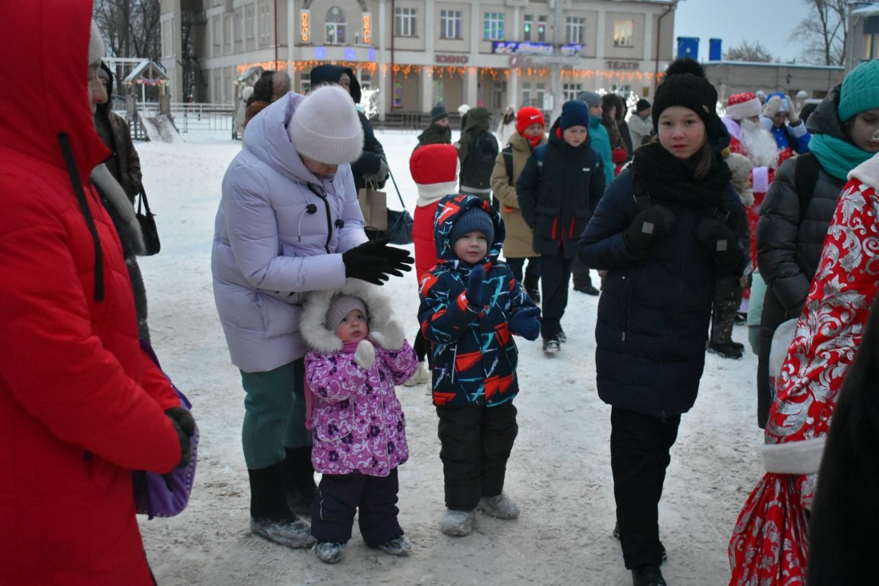 В Болгаре прошёл Новогодний парад и открылась Центральная ёлка