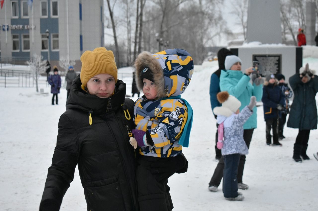 В Болгаре прошёл Новогодний парад и открылась Центральная ёлка