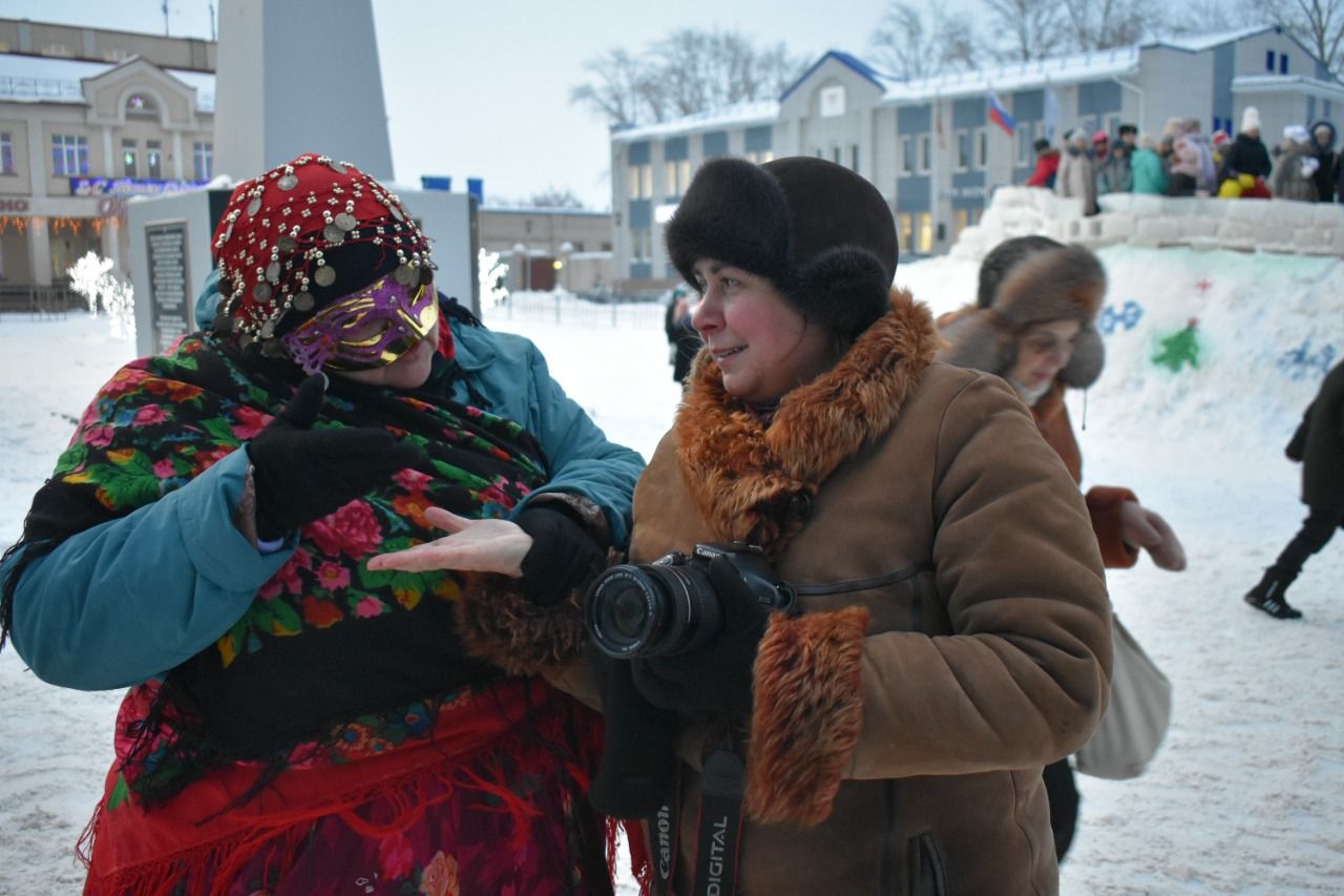 В Болгаре прошёл Новогодний парад и открылась Центральная ёлка