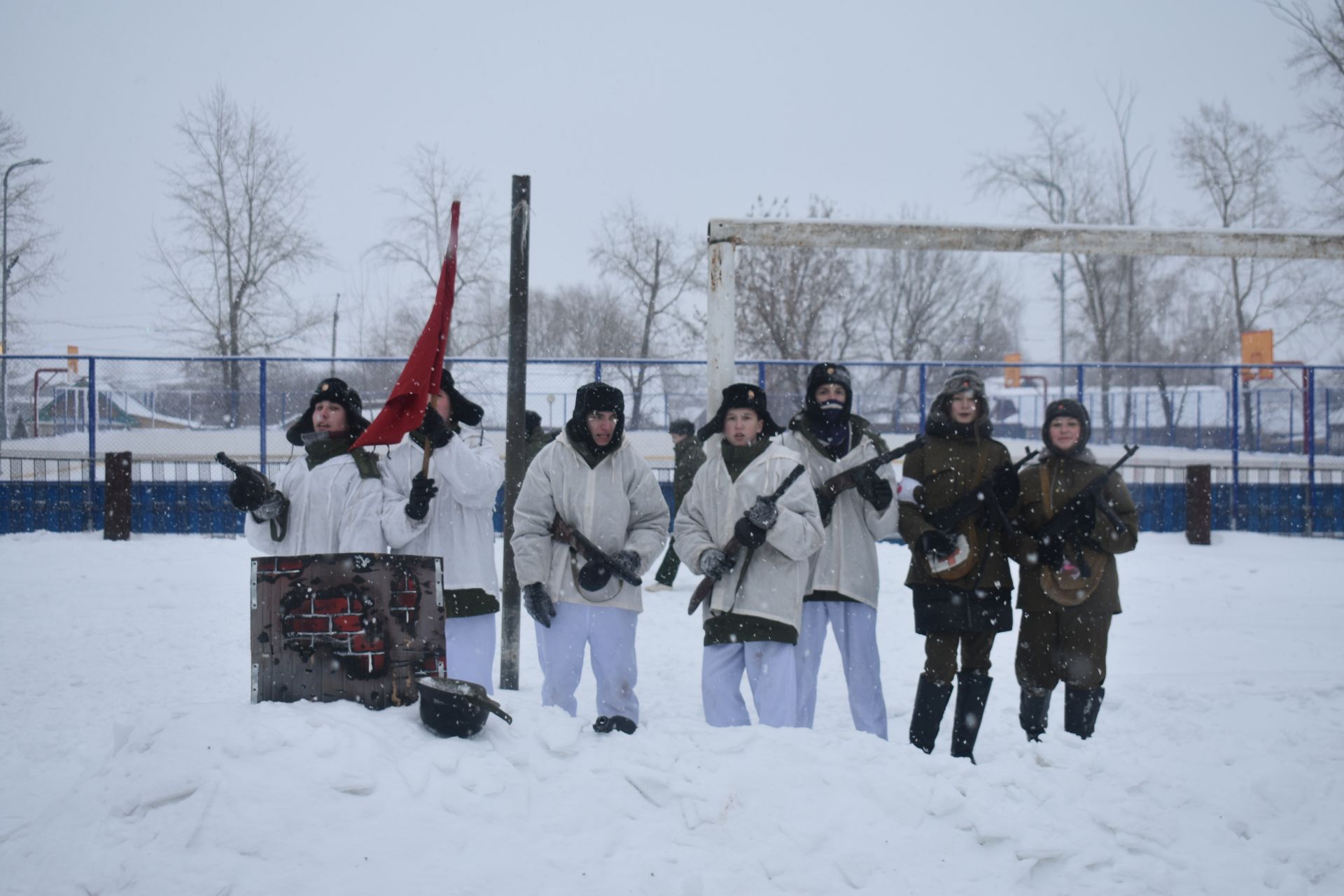 На центральном стадионе Болгара состоялась театрализованная военно-патриотическая постановка