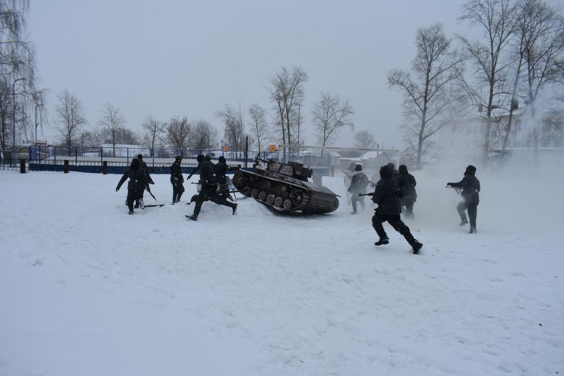 На центральном стадионе Болгара состоялась театрализованная военно-патриотическая постановка