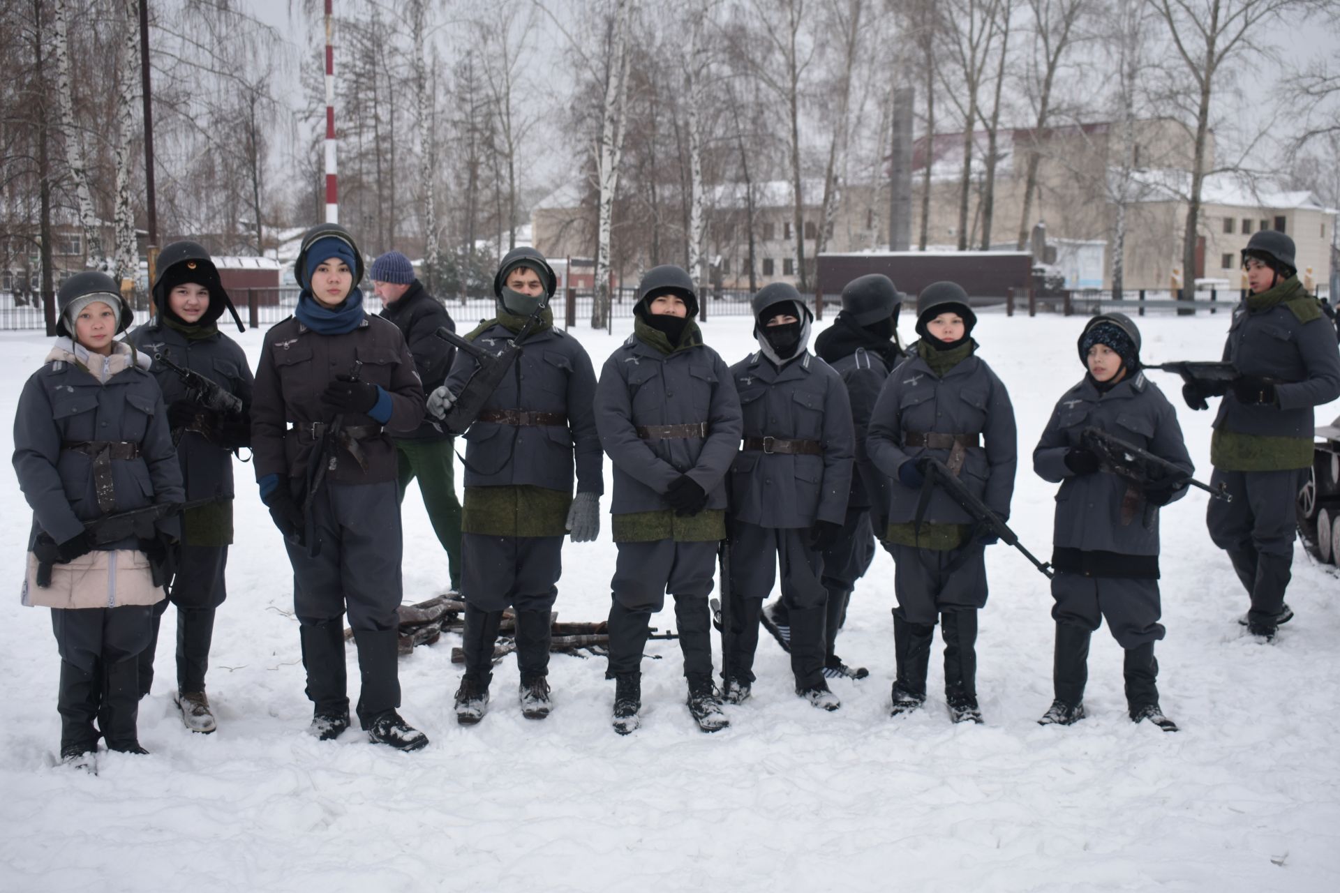 На центральном стадионе Болгара состоялась театрализованная военно-патриотическая постановка