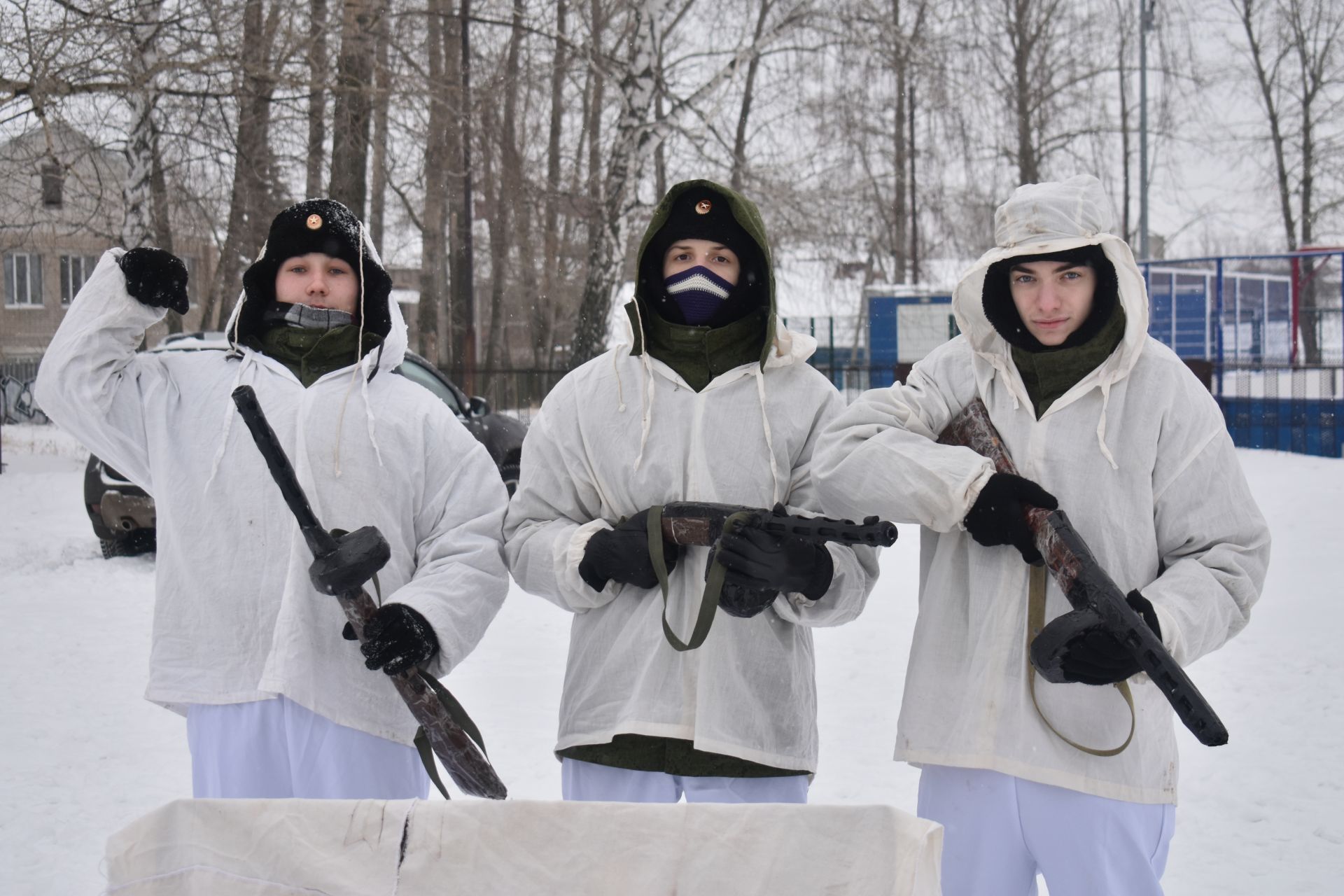 На центральном стадионе Болгара состоялась театрализованная военно-патриотическая постановка