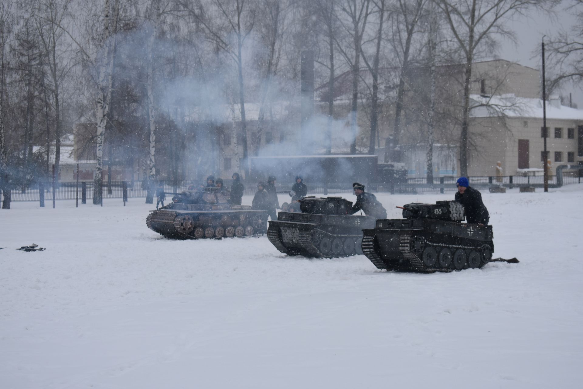 На центральном стадионе Болгара состоялась театрализованная военно-патриотическая постановка