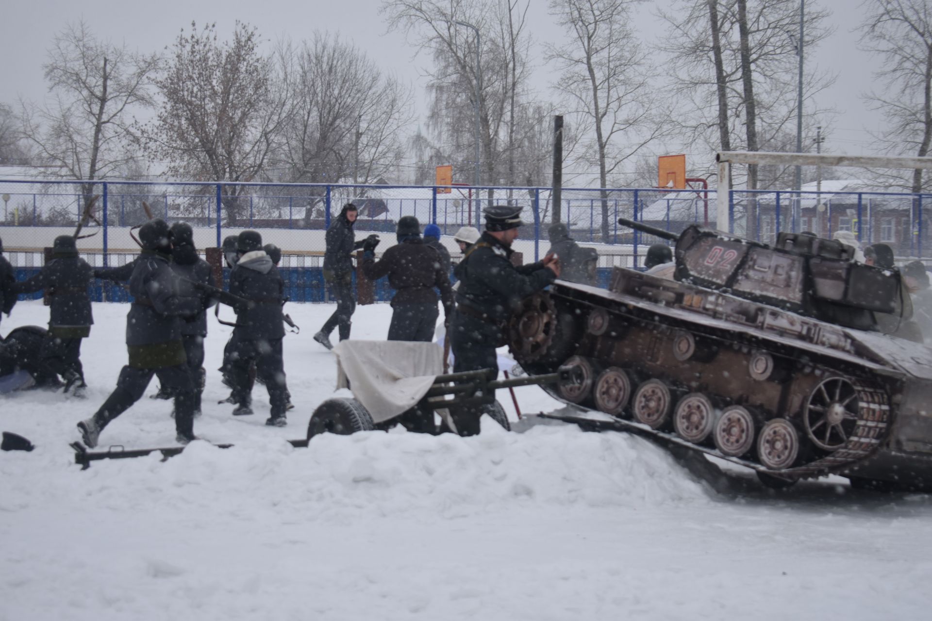 На центральном стадионе Болгара состоялась театрализованная военно-патриотическая постановка