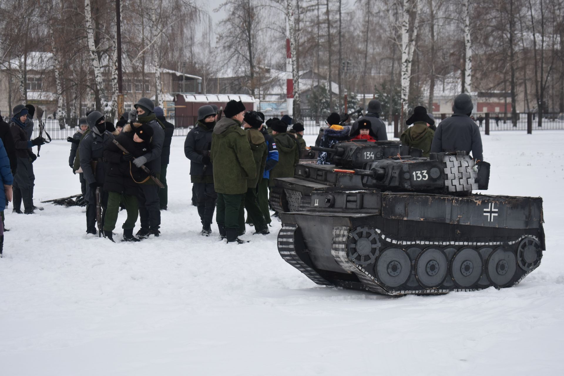 На центральном стадионе Болгара состоялась театрализованная военно-патриотическая постановка