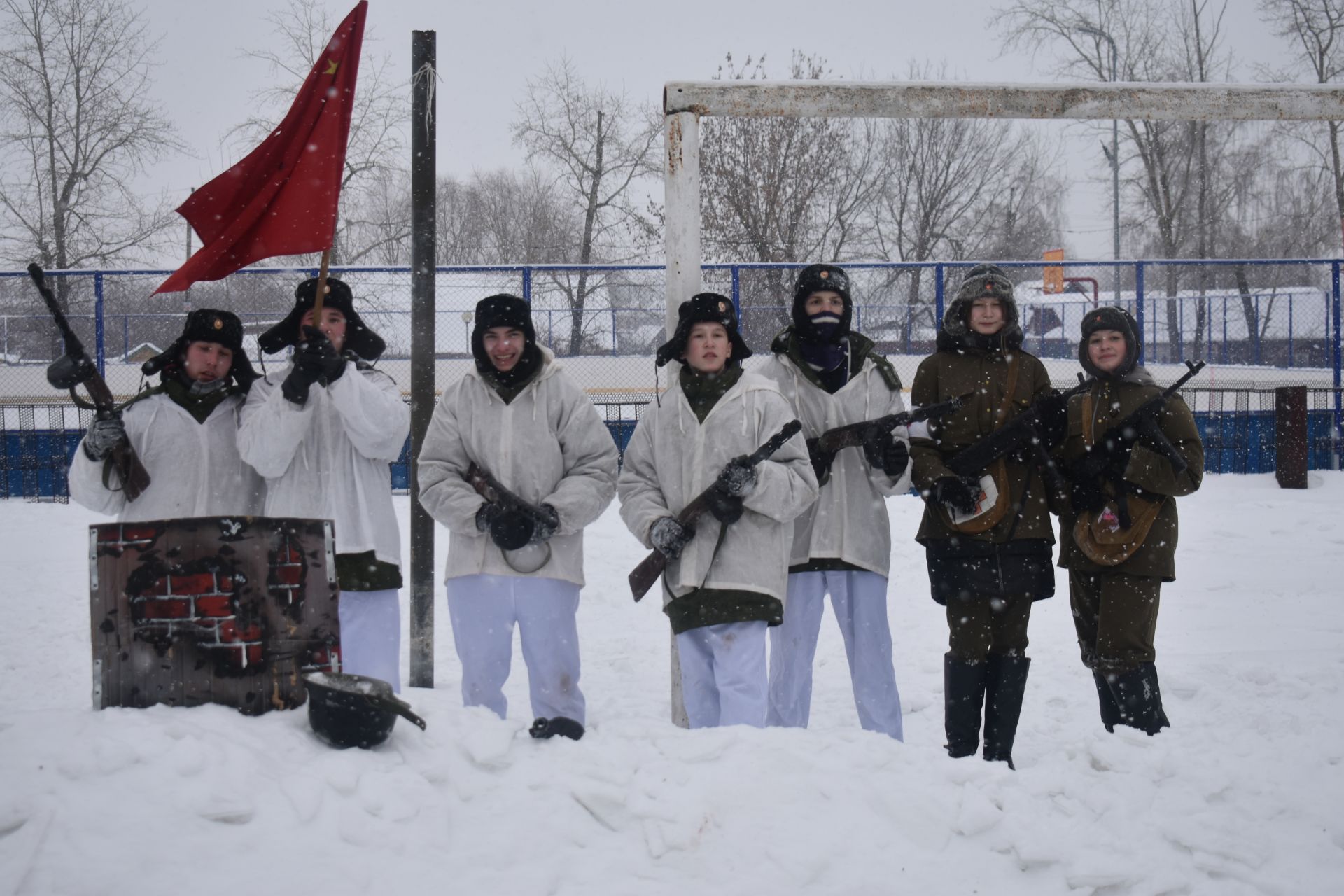 На центральном стадионе Болгара состоялась театрализованная военно-патриотическая постановка