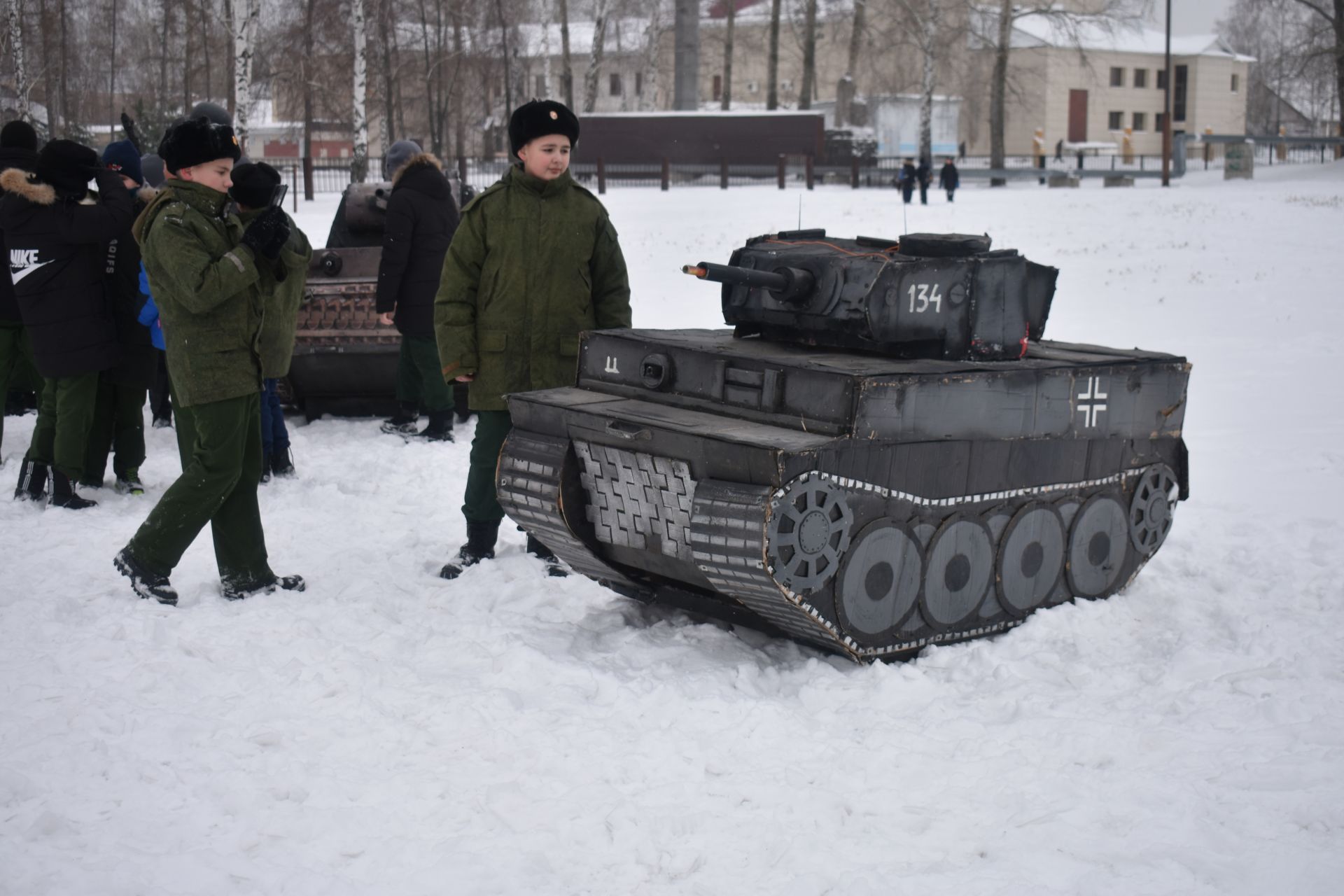 На центральном стадионе Болгара состоялась театрализованная военно-патриотическая постановка