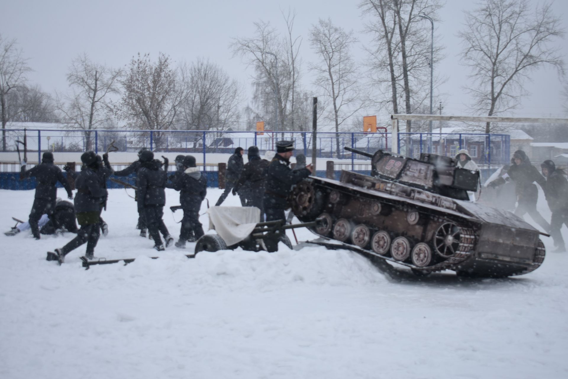 На центральном стадионе Болгара состоялась театрализованная военно-патриотическая постановка