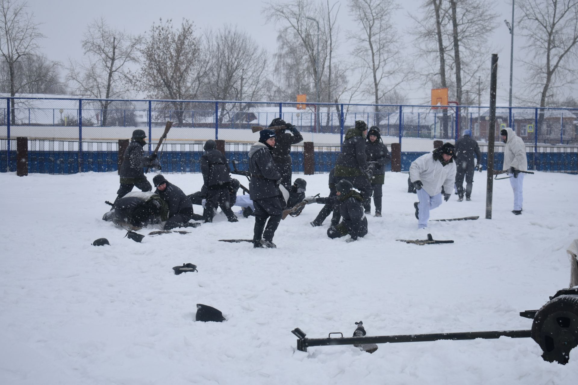 На центральном стадионе Болгара состоялась театрализованная военно-патриотическая постановка