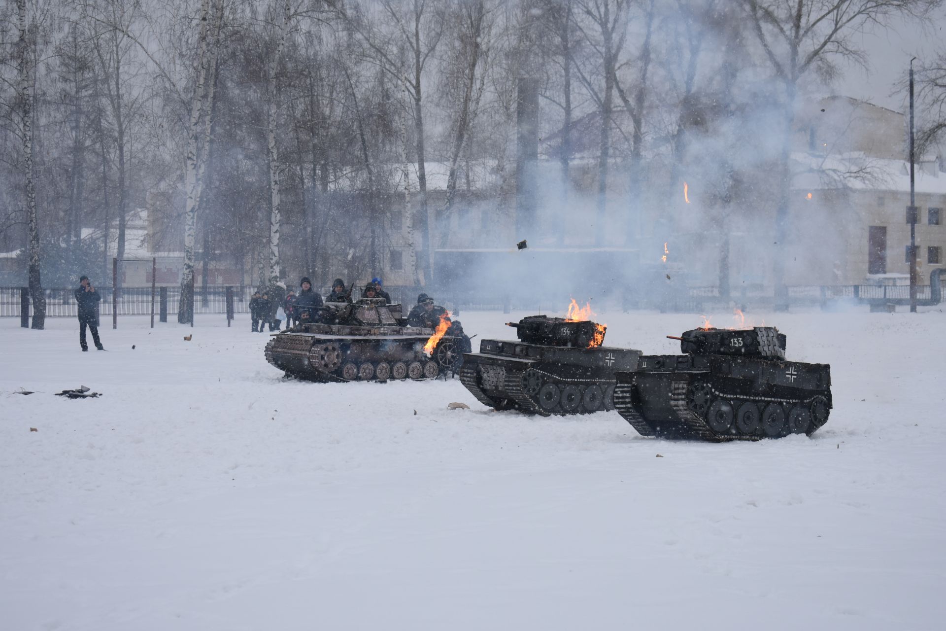 На центральном стадионе Болгара состоялась театрализованная военно-патриотическая постановка