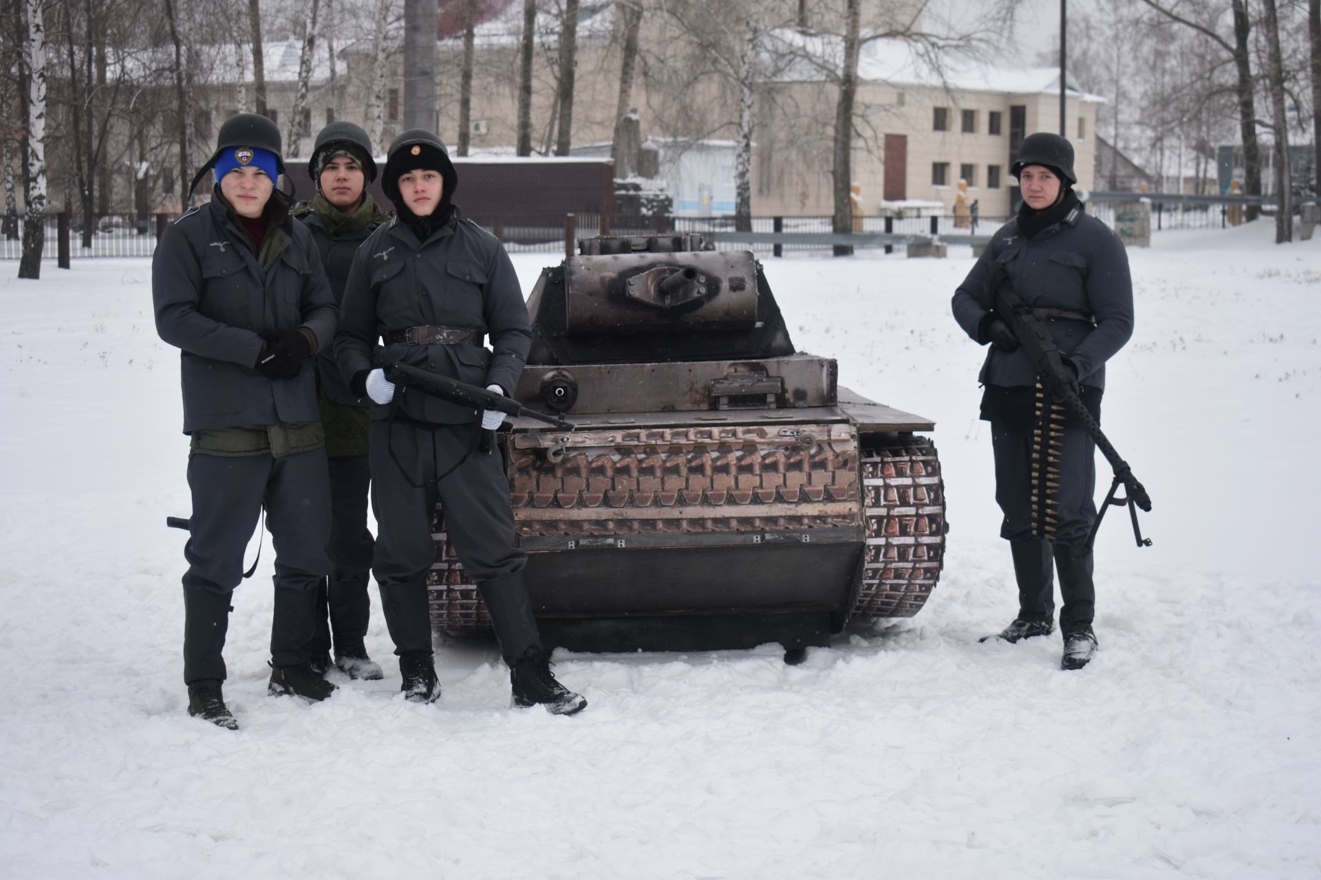 На центральном стадионе Болгара состоялась театрализованная военно-патриотическая постановка