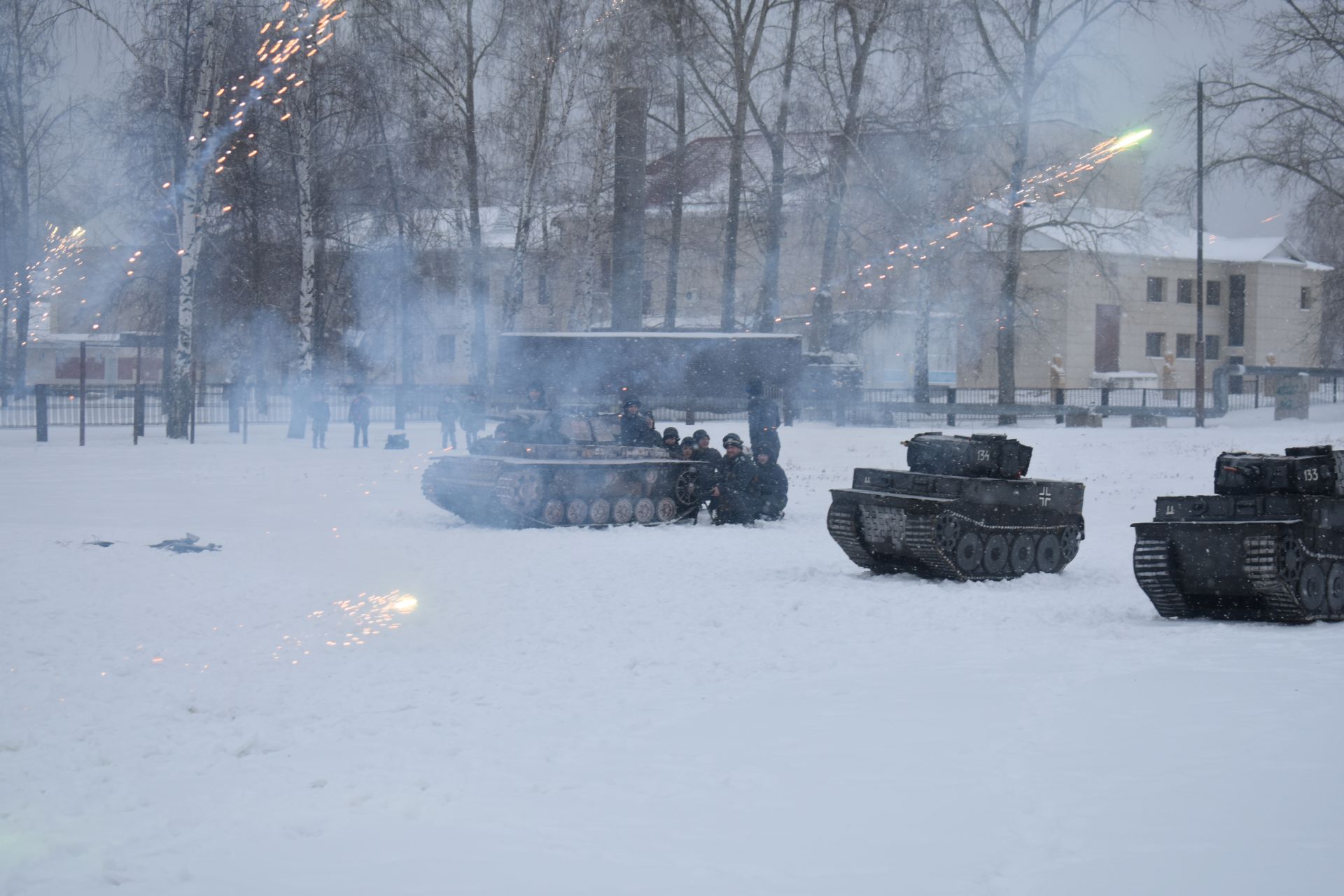 На центральном стадионе Болгара состоялась театрализованная военно-патриотическая постановка