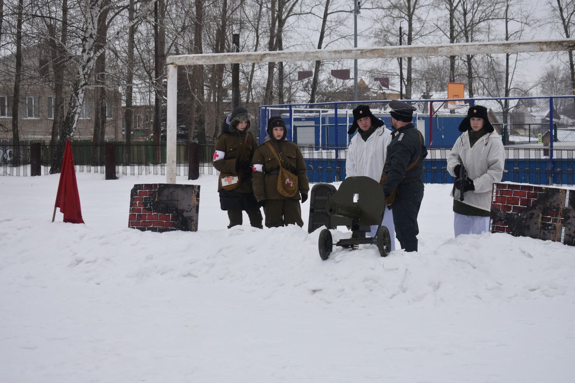 На центральном стадионе Болгара состоялась театрализованная военно-патриотическая постановка