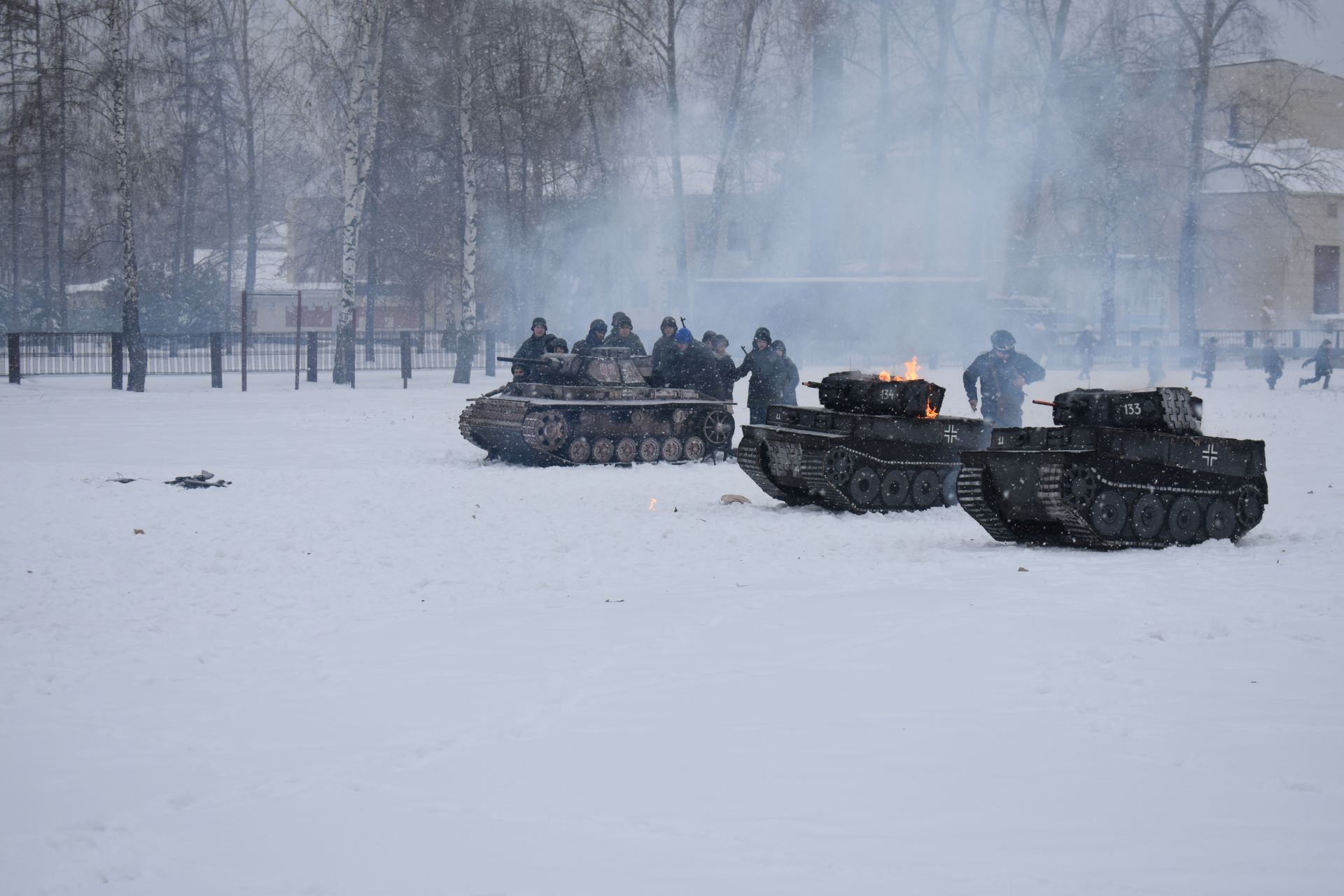 На центральном стадионе Болгара состоялась театрализованная военно-патриотическая постановка