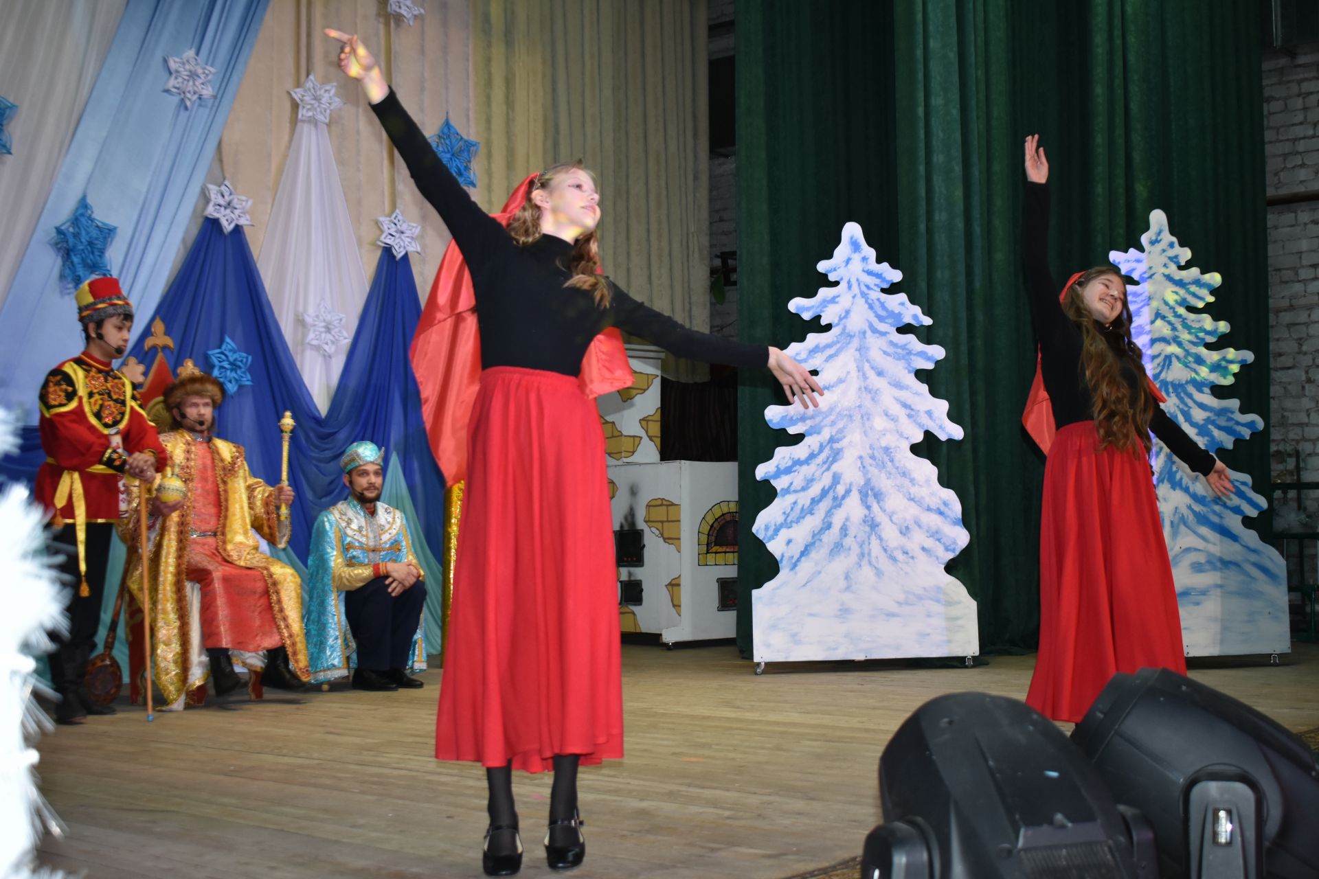 В Болгаре показали предновогодний мюзикл «Морозко»