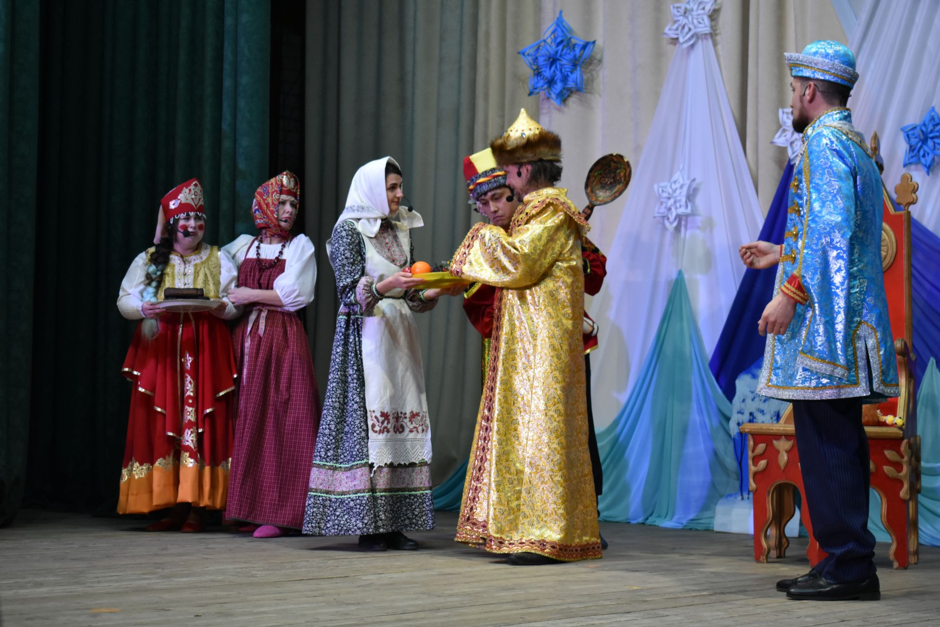 В Болгаре показали предновогодний мюзикл «Морозко»