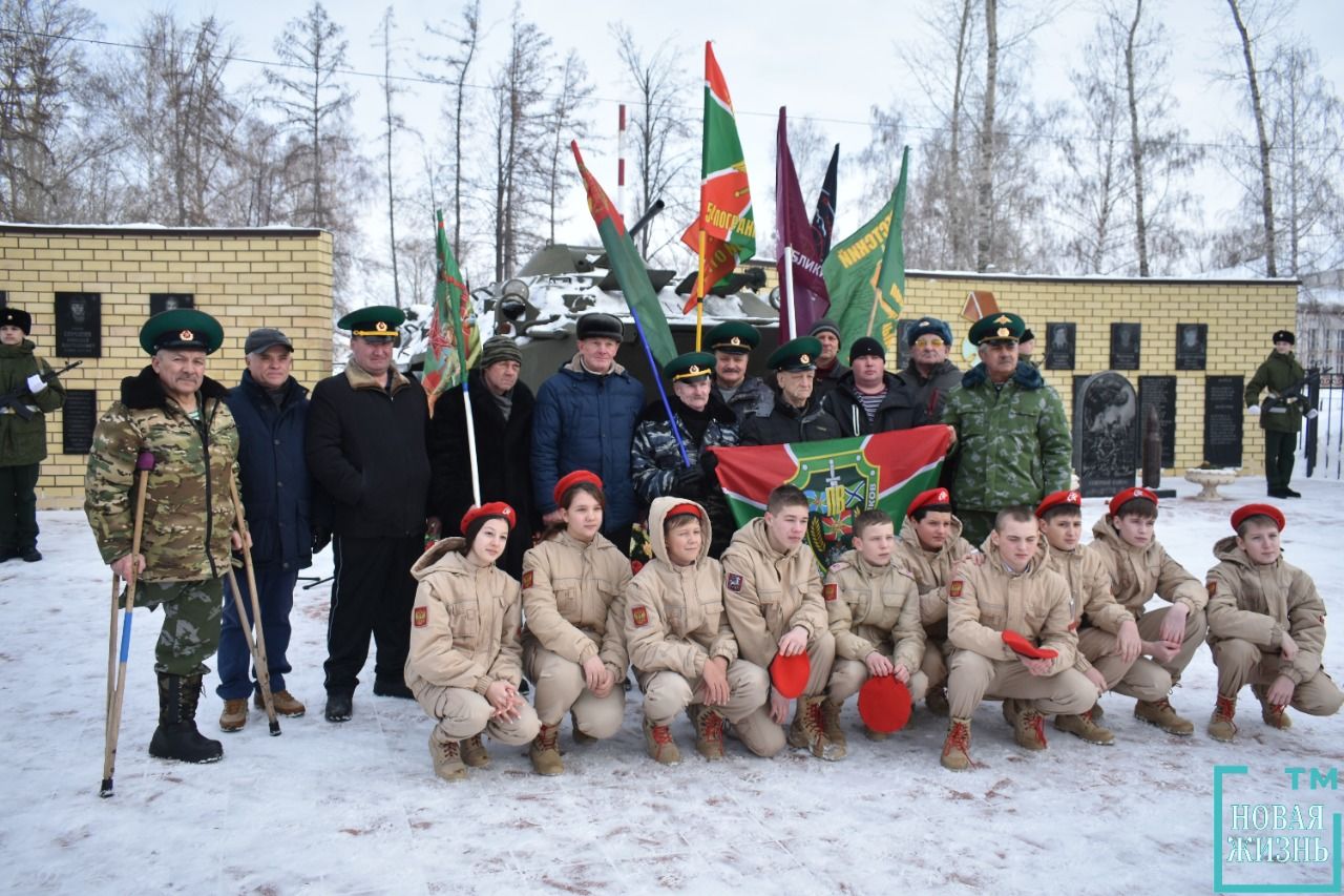 Возложение цветов у Памятника "Ветеранам Боевых Действий"