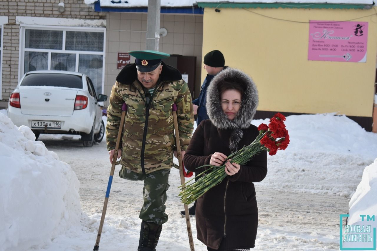 Возложение цветов у Памятника "Ветеранам Боевых Действий"