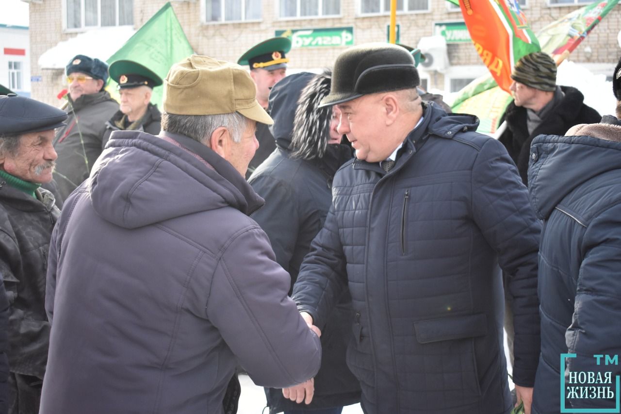 Возложение цветов у Памятника "Ветеранам Боевых Действий"