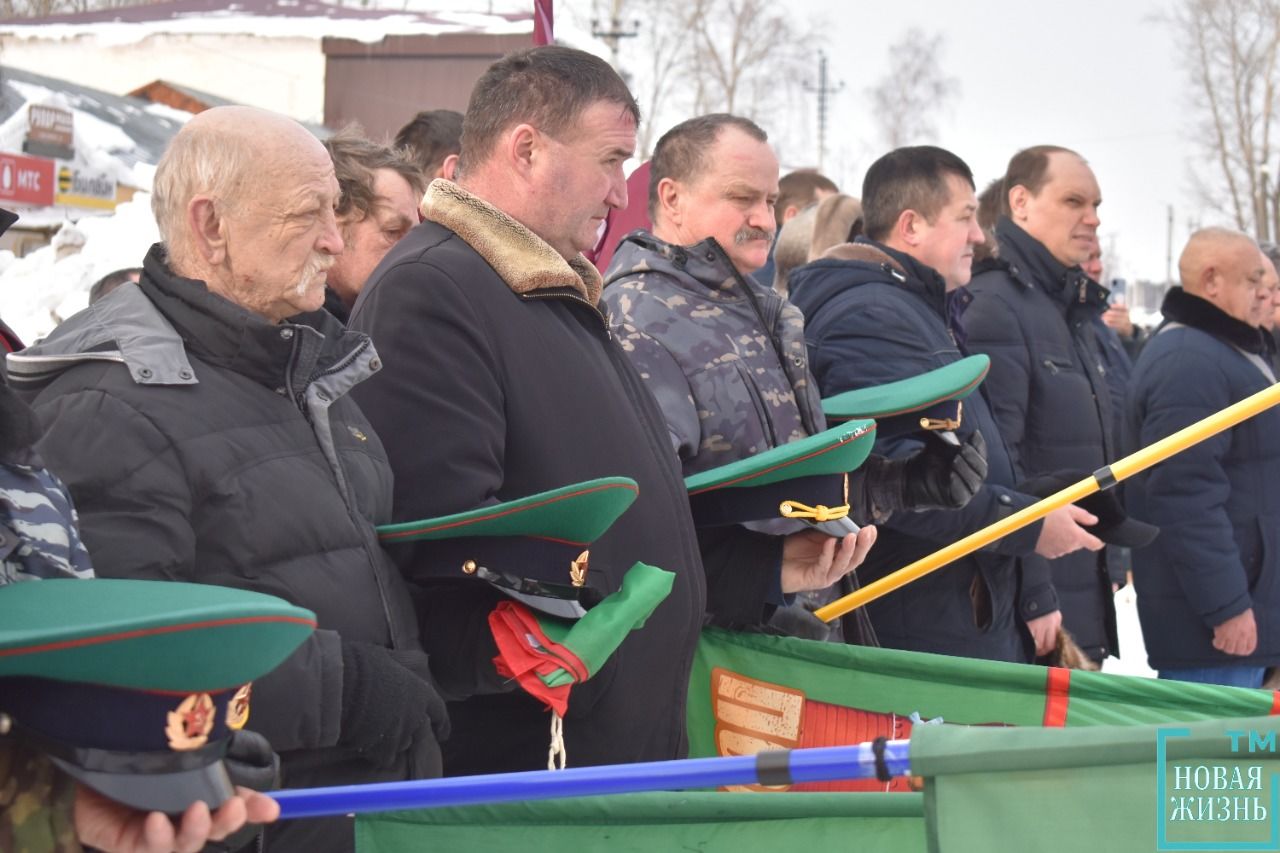 Возложение цветов у Памятника "Ветеранам Боевых Действий"