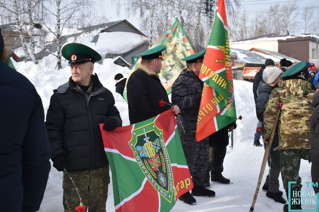 Возложение цветов у Памятника "Ветеранам Боевых Действий"