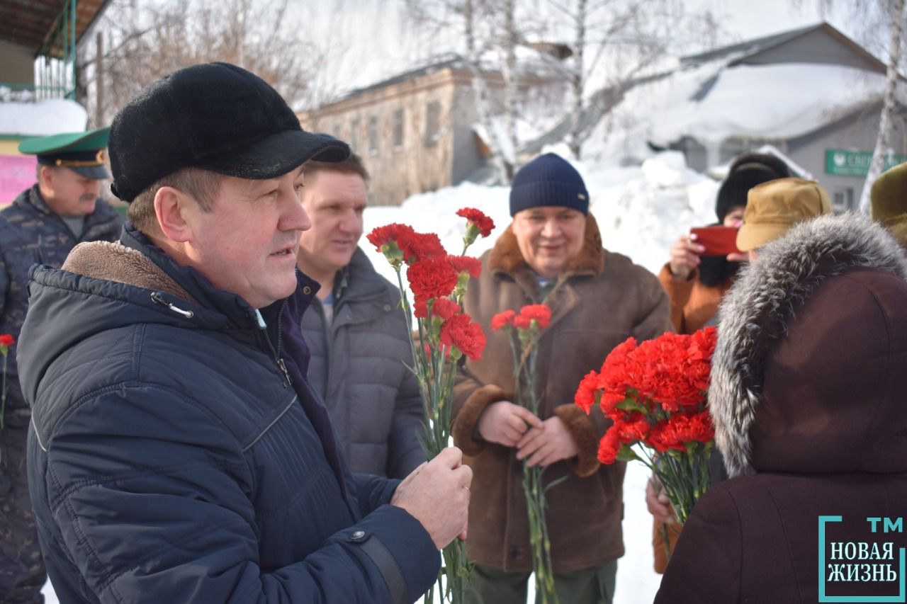 Возложение цветов у Памятника "Ветеранам Боевых Действий"