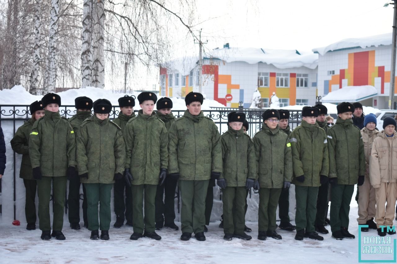 Возложение цветов у Памятника "Ветеранам Боевых Действий"