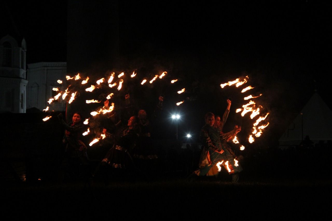 Театрализованное фаер-шоу закрыло первый день фестиваля «Великий Болгар»