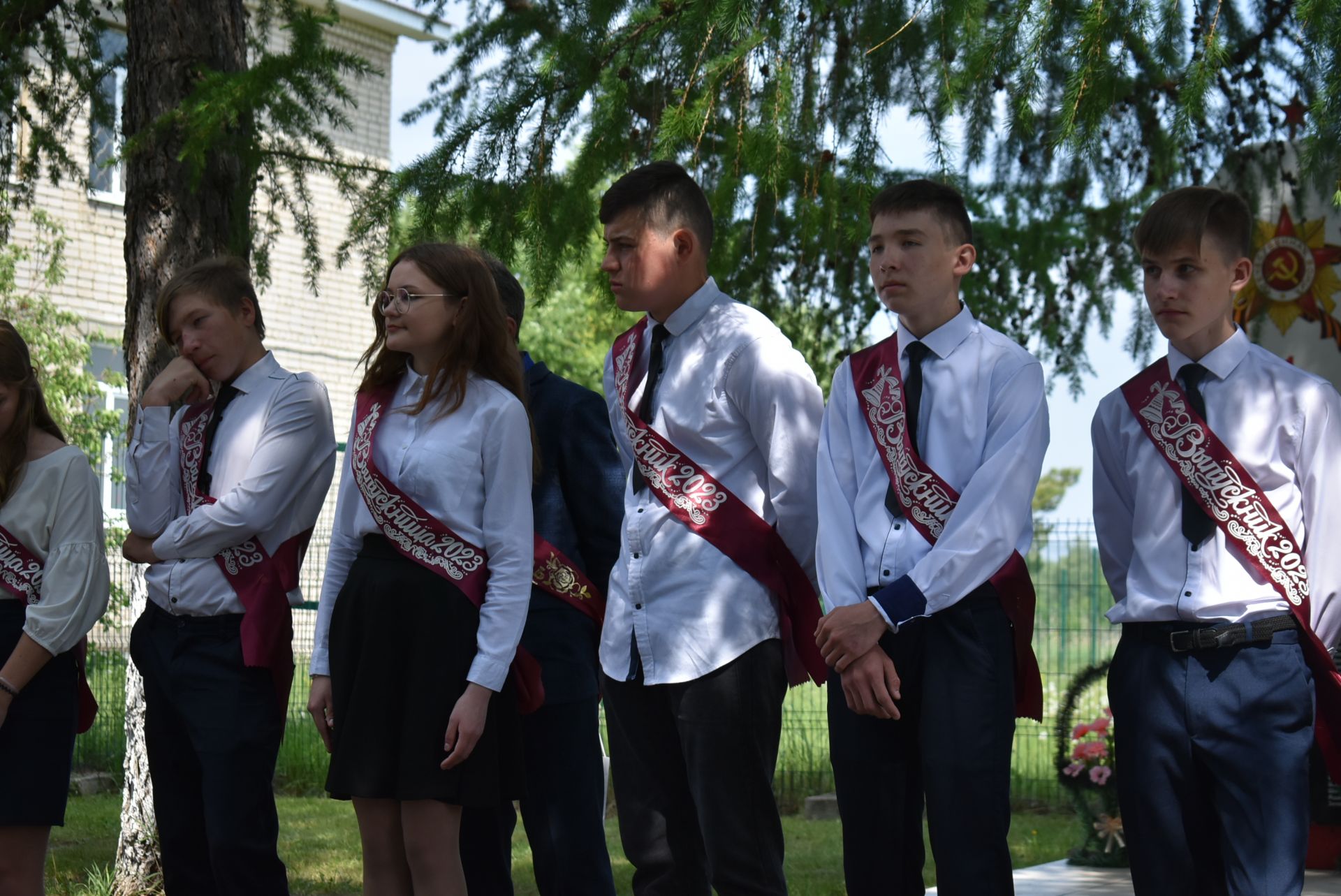 Для выпускников Бураковской средней школы прозвенел последний звонок