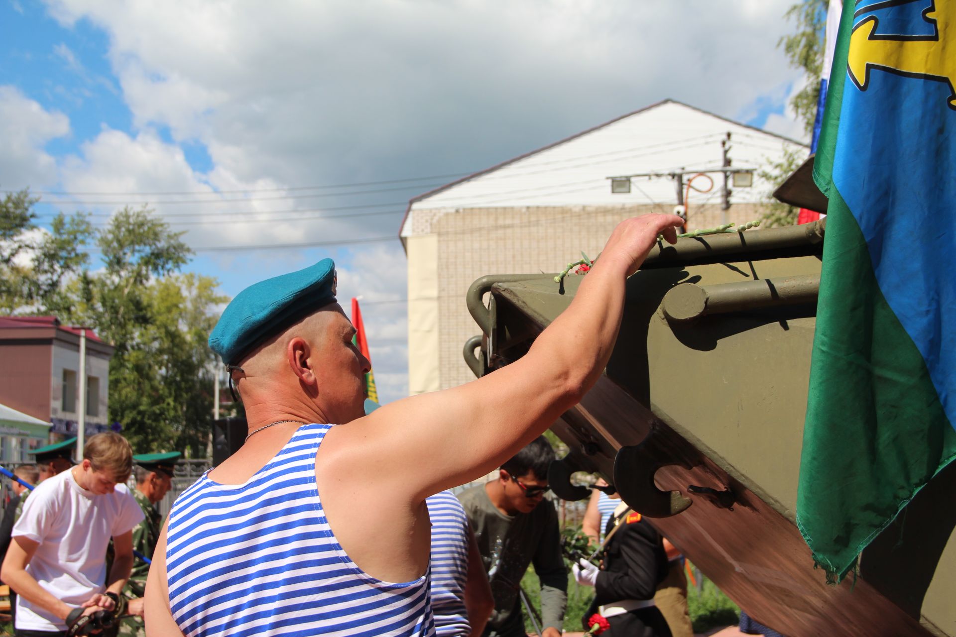 В Болгаре прошёл митинг ко Дню ВДВ