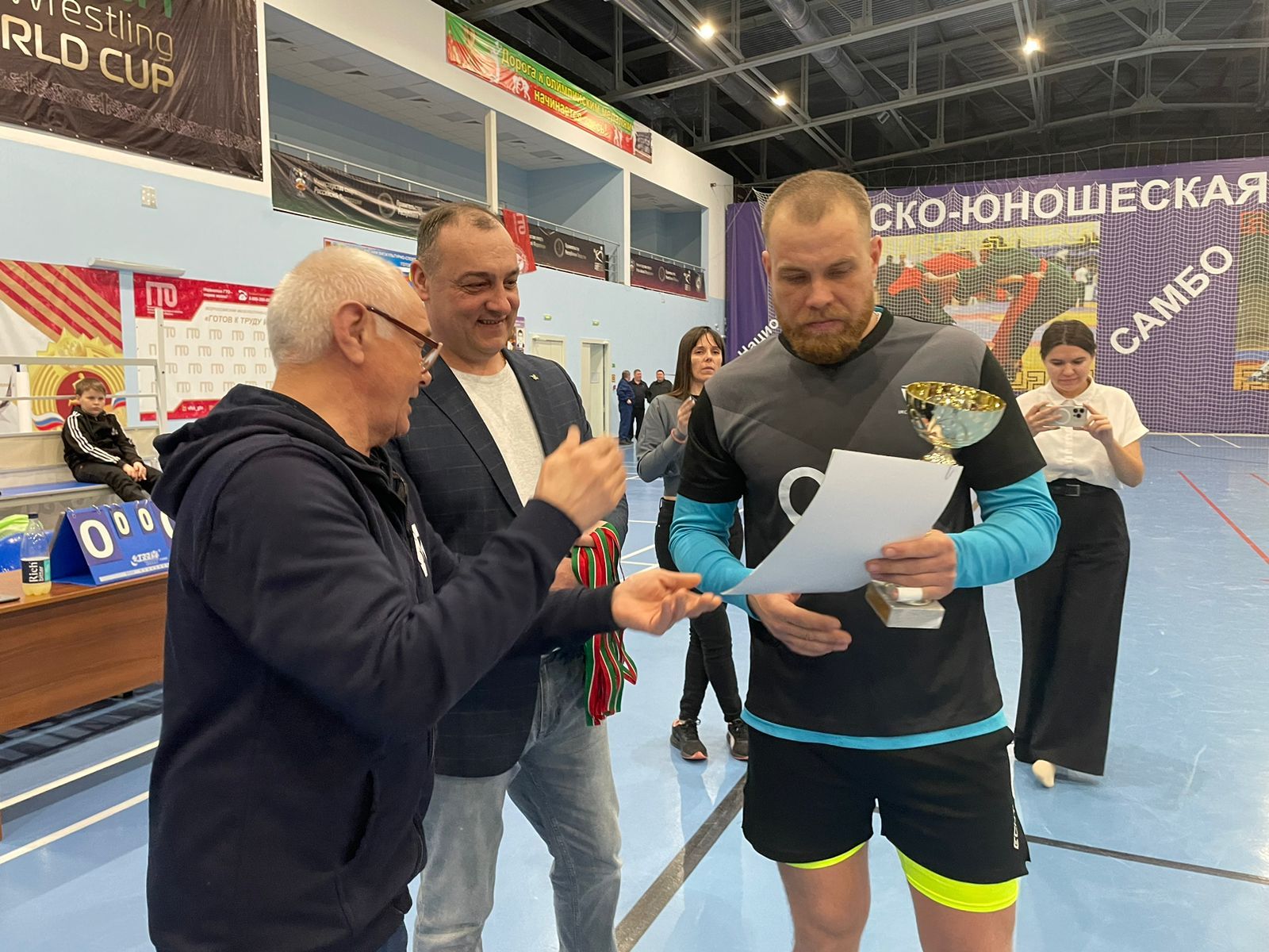 Спасские волейболисты поддержали бойцов СВО праздничным турниром