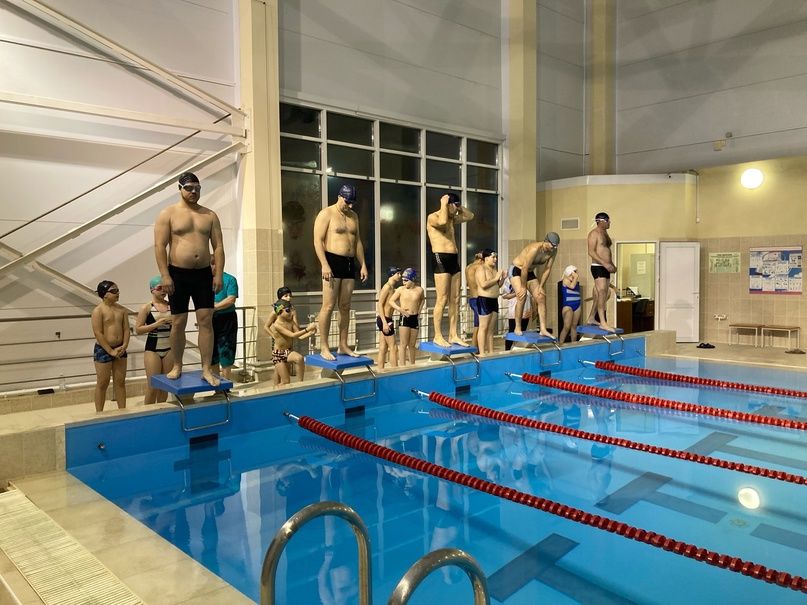 В бассейне «Дулкын» ко Дню защитника прошли соревнования по плаванию