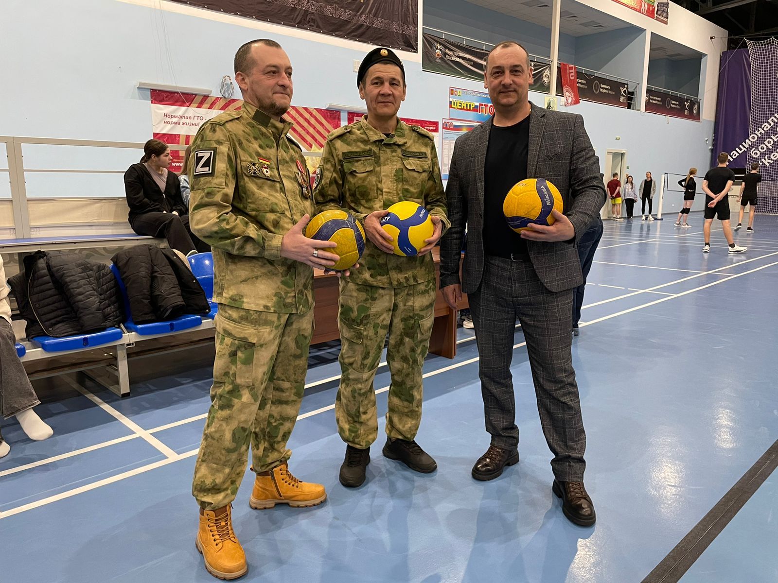 Спасские волейболисты поддержали бойцов СВО праздничным турниром